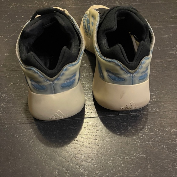 Adidas Yeezy 700 V3 Kyanite Blue US 12 Mens sneaker  GY0260 - Picture 5 of 8